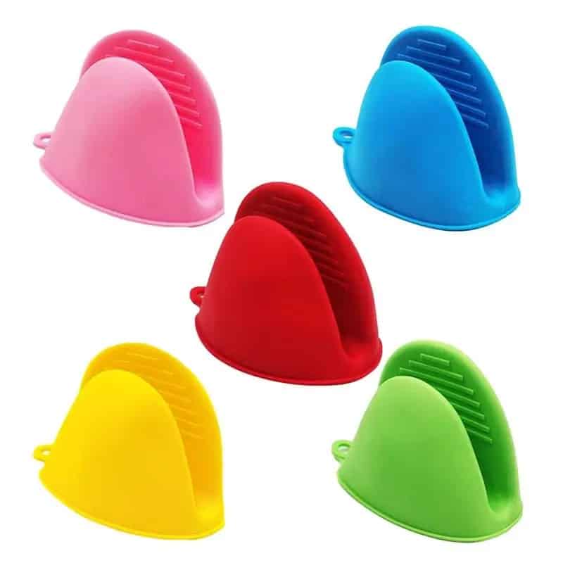 Silicone Heat Resistant Gloves Clips Insulation Non Stick Anti-slip Pot Bowel Holder Clip (Pair) ( Random color) - Image 2